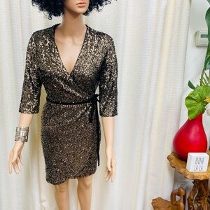 GUESS Sequin Wrap Dress in Gold and Black w/velvet belt Size Small